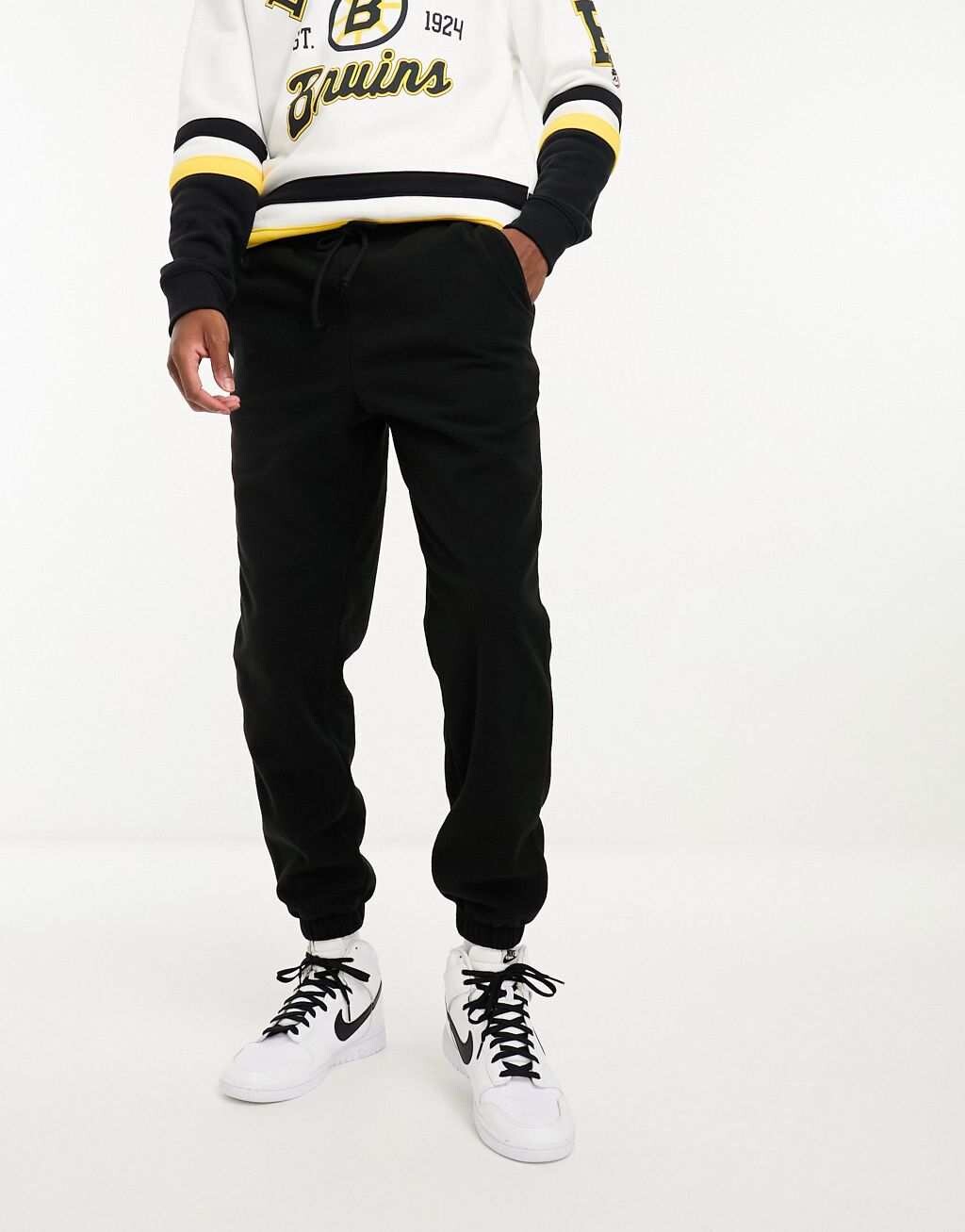 

Черные зауженные флисовые джоггеры ASOS DESIGN
