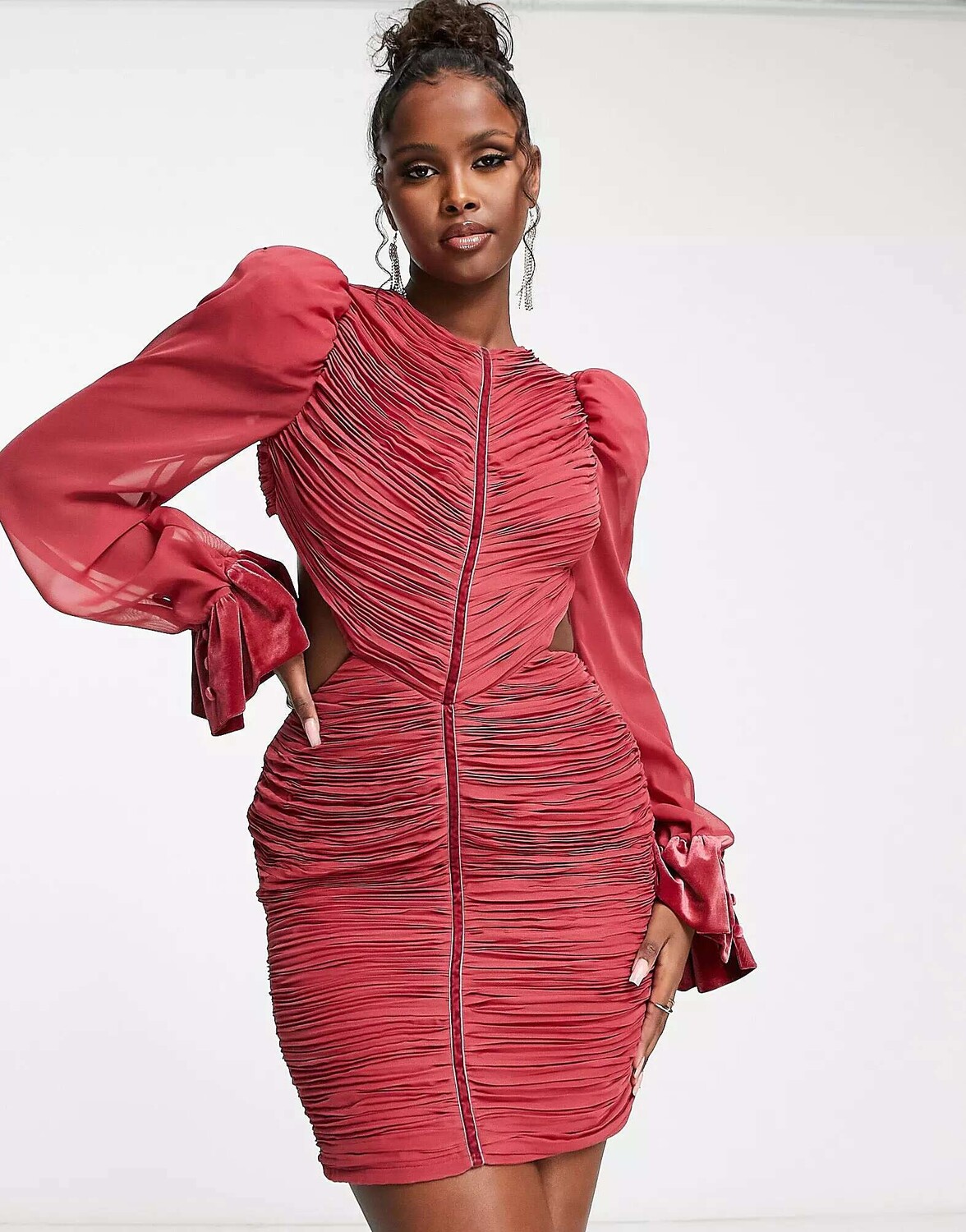 

Винное платье мини из шифона со сборками и вырезом на спине ASOS LUXE
