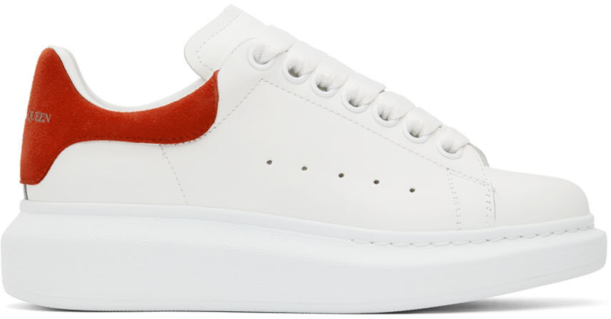 

Бело-красные массивные кроссовки Alexander McQueen