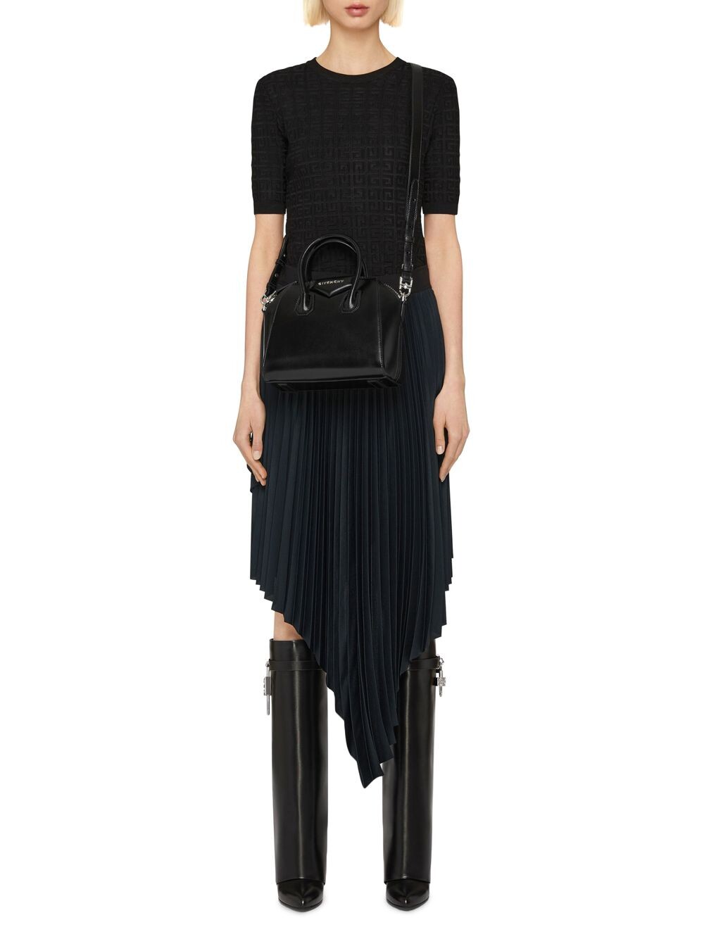 

Кожаная сумка Mini Antigona Givenchy, черный