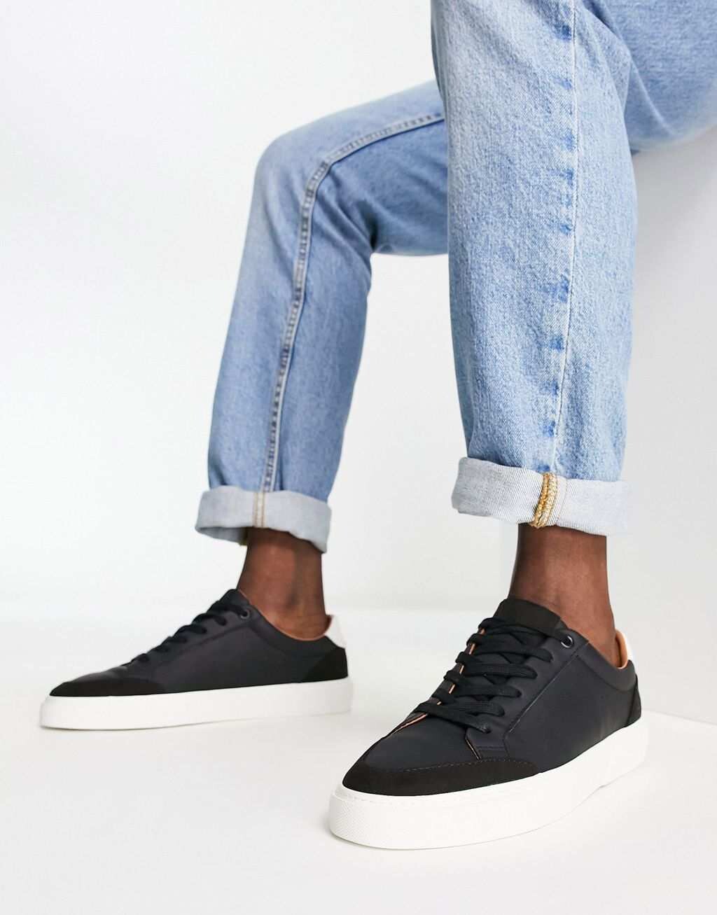 

Черные кроссовки ASOS DESIGN со вставками из искусственной замши