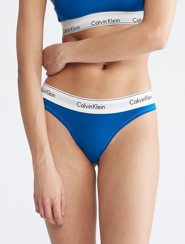 

Современные хлопковые стринги Calvin Klein, синий