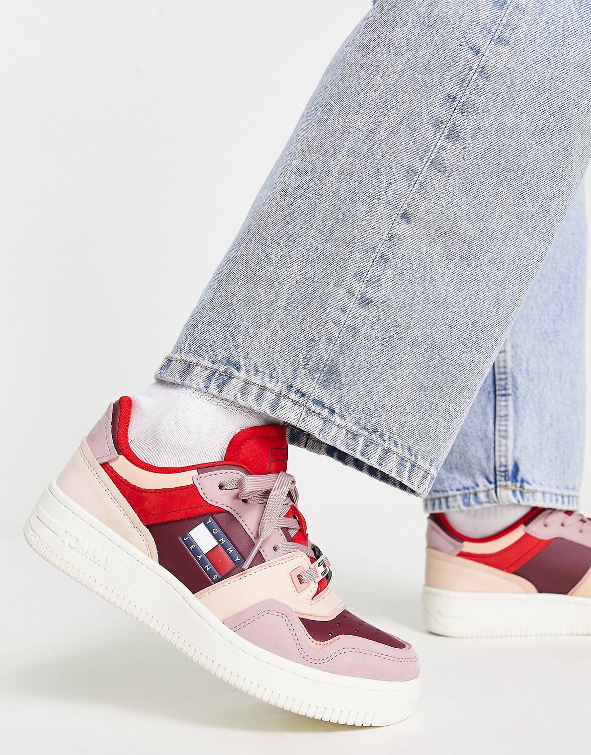 

Низкие кожаные кроссовки Tommy Jeans из нубука
