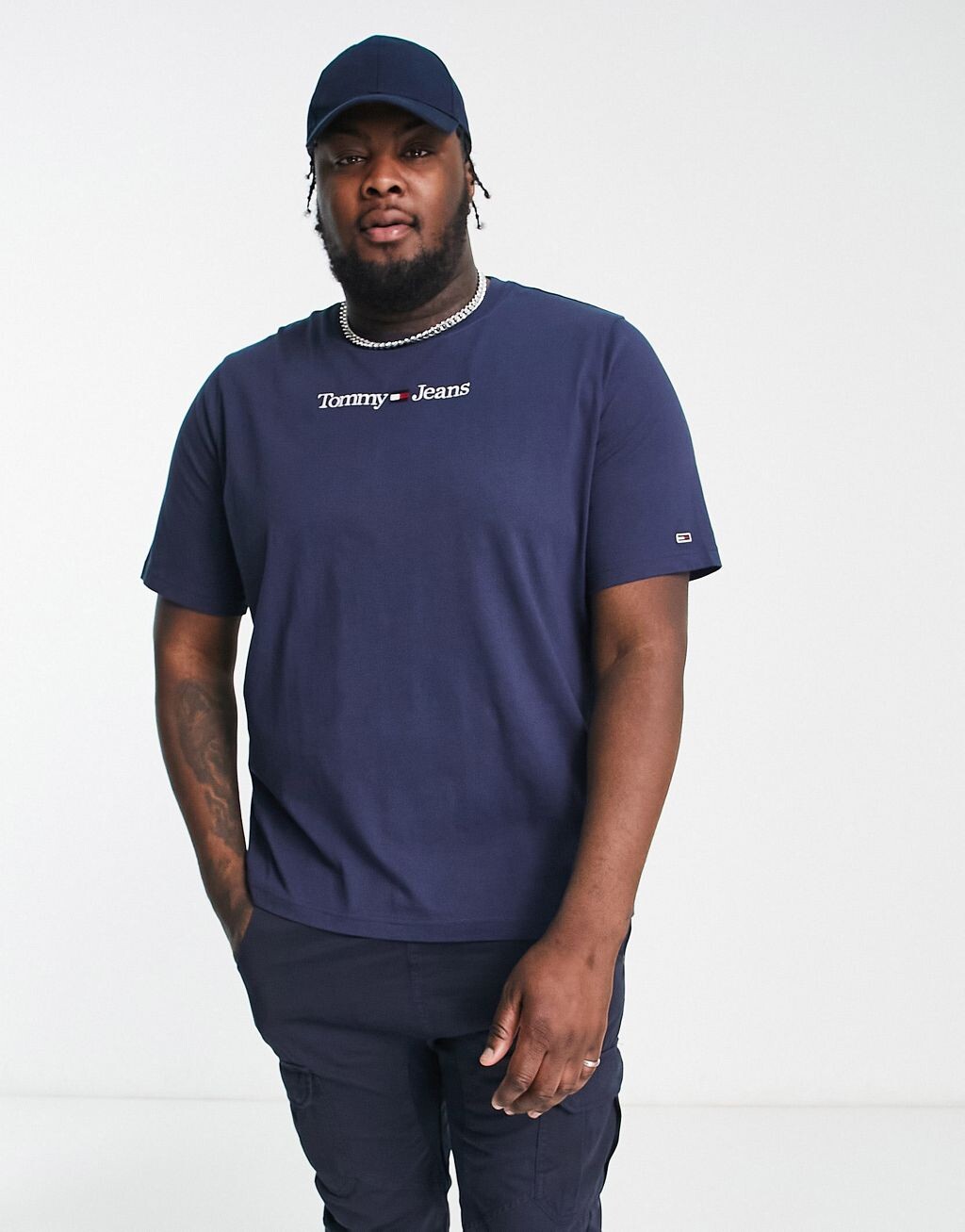 

Темно-синяя футболка с линейным логотипом Tommy Jeans Big & Tall