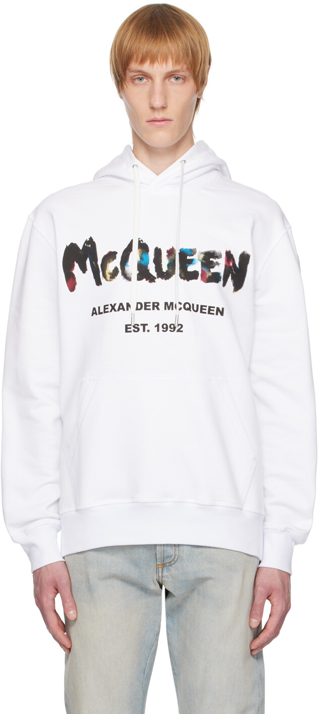 

Белая худи с граффити Alexander McQueen