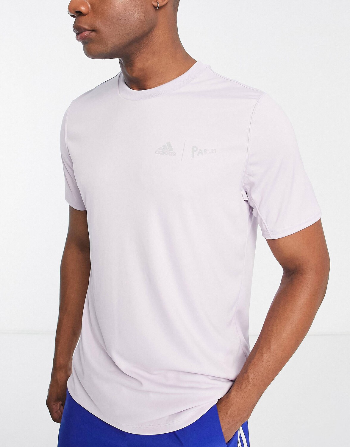 

Сиреневая беговая футболка adidas