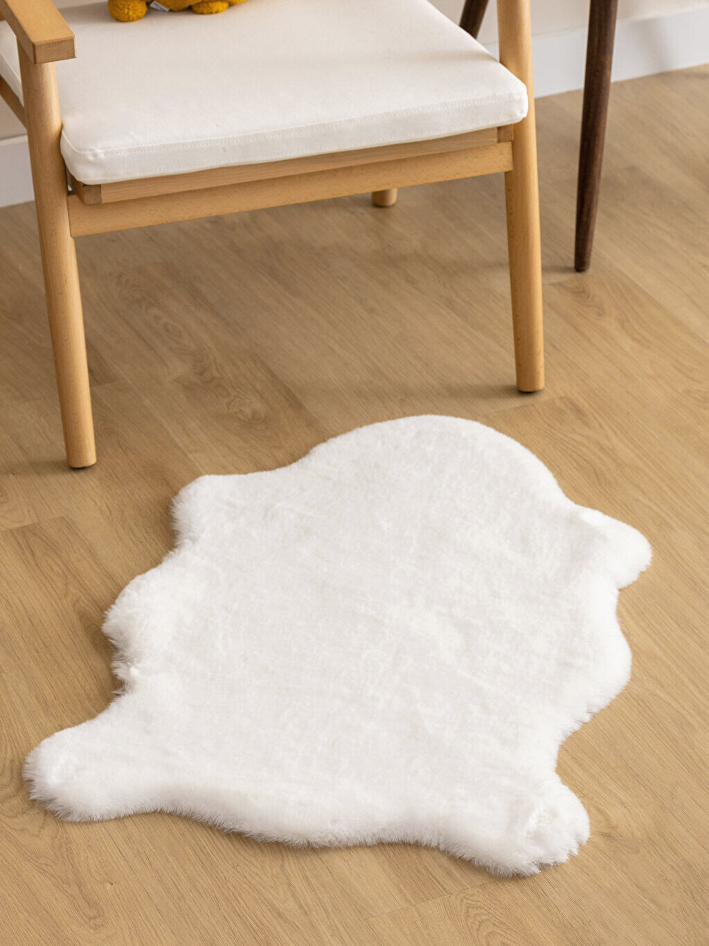 

Однотонный меховой ковер 60x90 см LCW Home