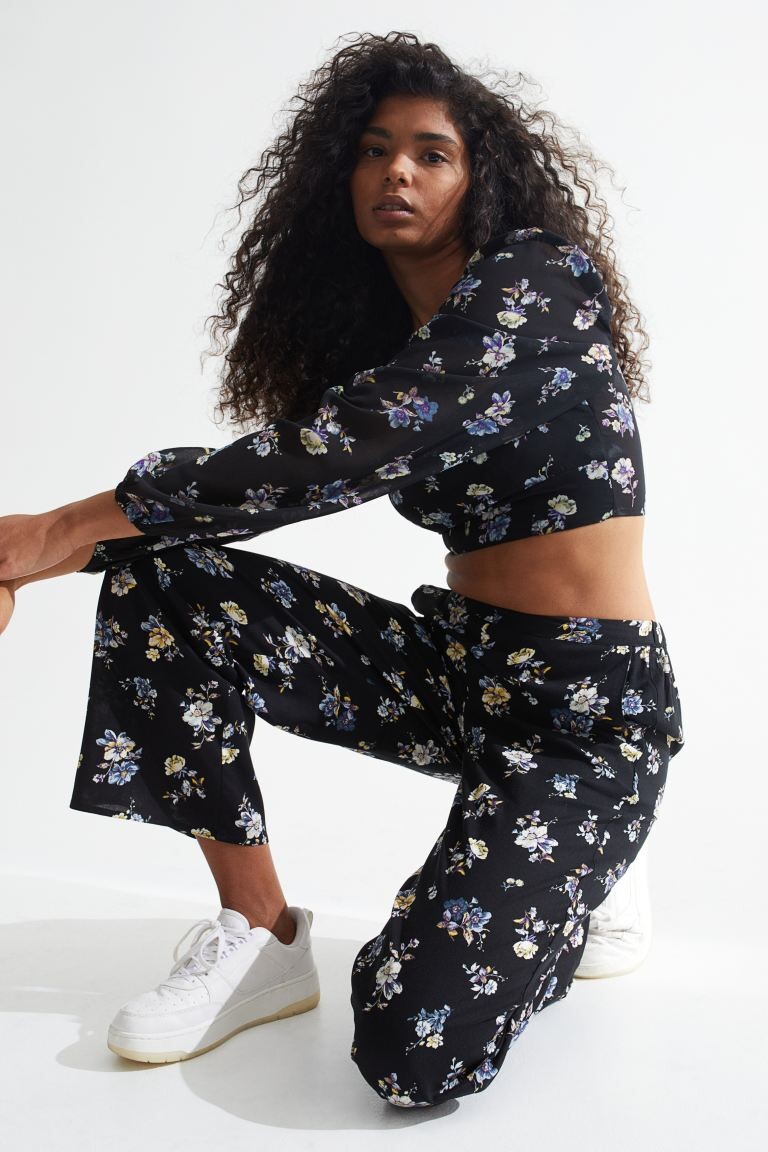 

Мешковатые брюки H&M, черный/маленькие цветы