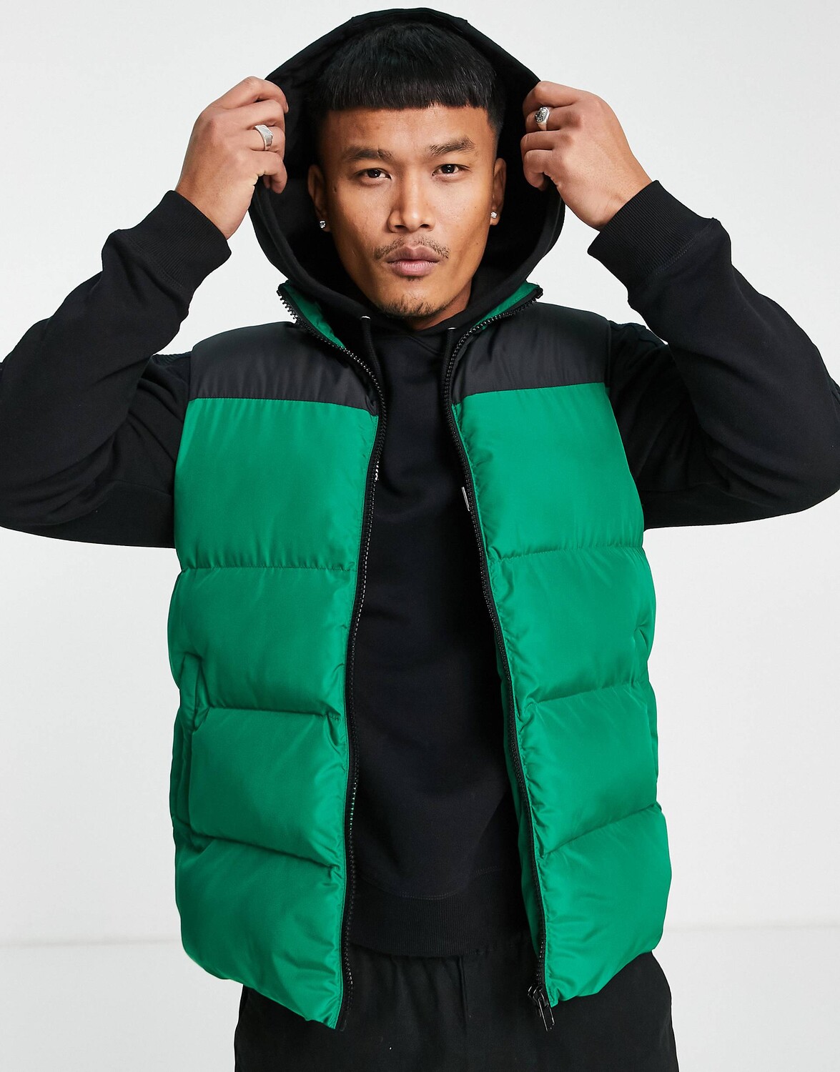 

Зеленый пуховик с контрастной вставкой и складным капюшоном ASOS DESIGN