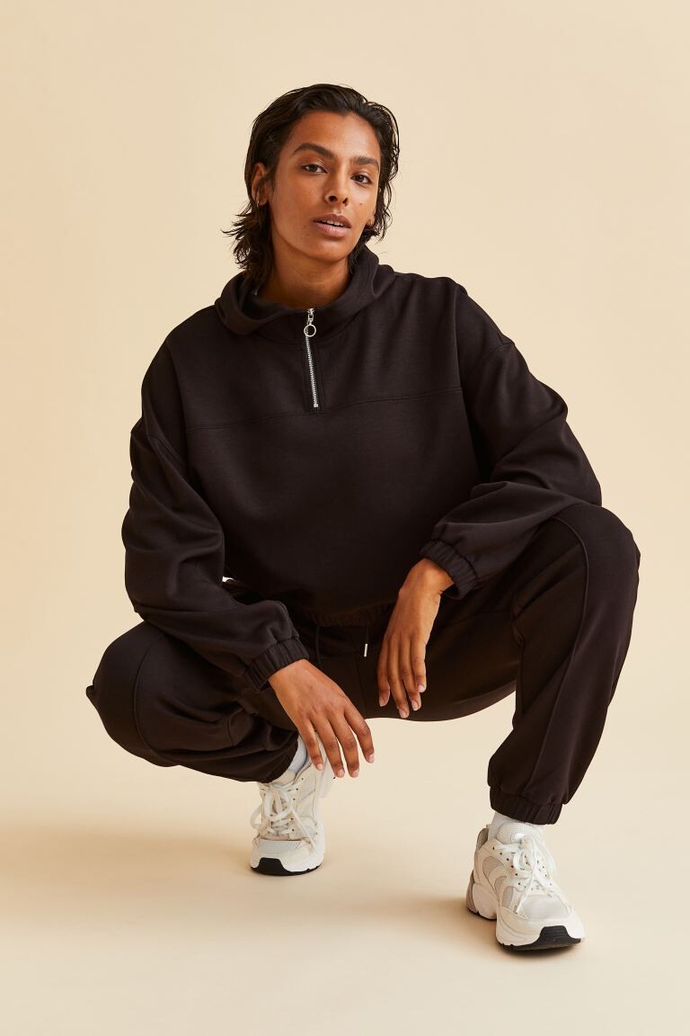 

Спортивная толстовка с застежкой-молнией сверху. H&M, черный