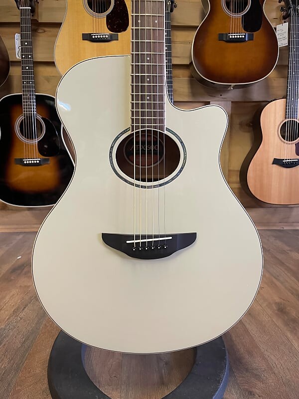

Yamaha APX600 Thin-line Cutaway — винтажный белый