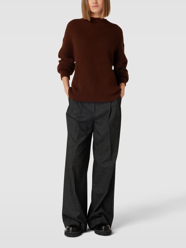 Вязаный свитер с воротником стойкой - Ann-Kathrin Götze X P&C Ann-Kathrin Goetze X P&C*, темно-коричневый