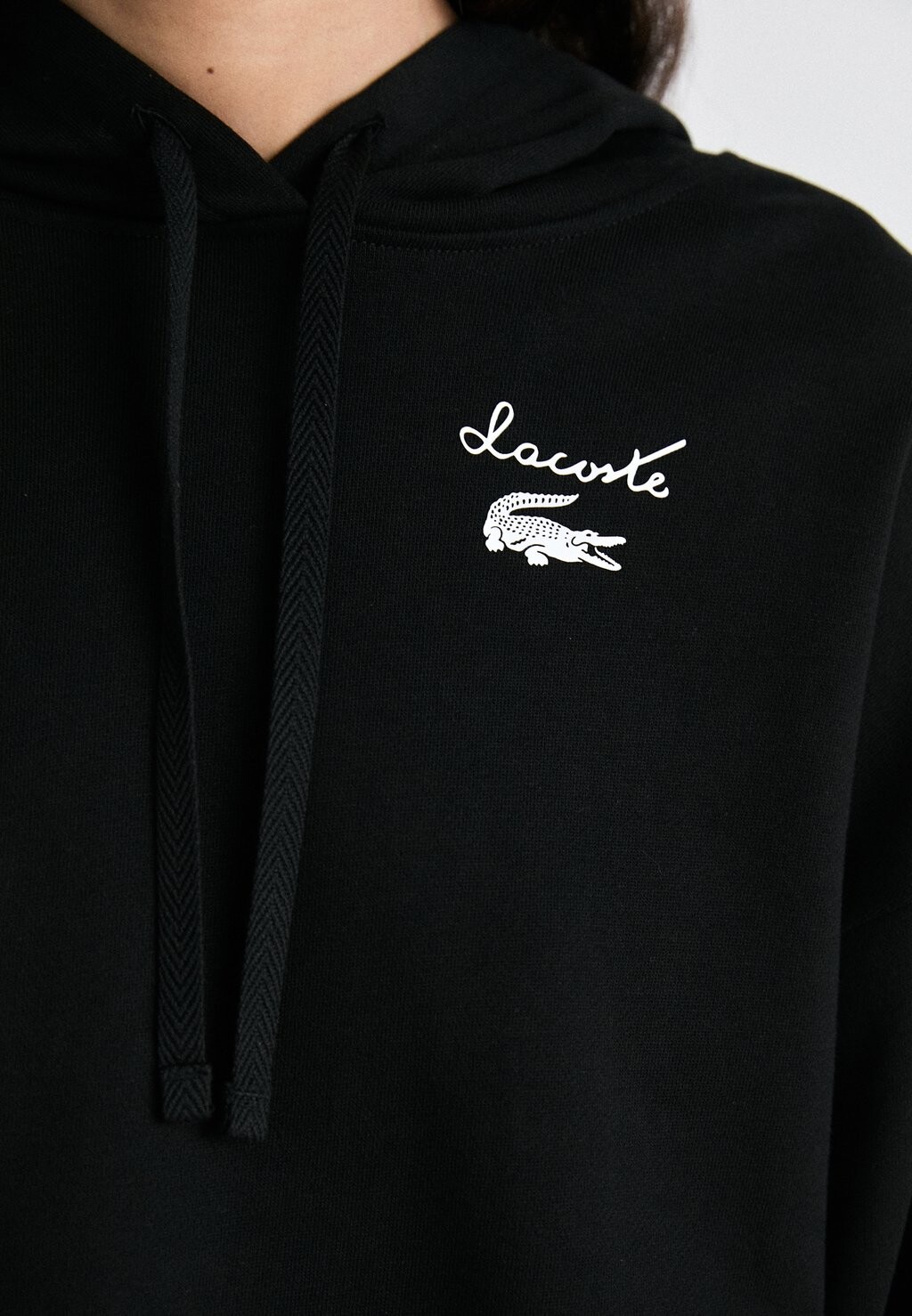 

Спортивный свитер Lacoste, черный