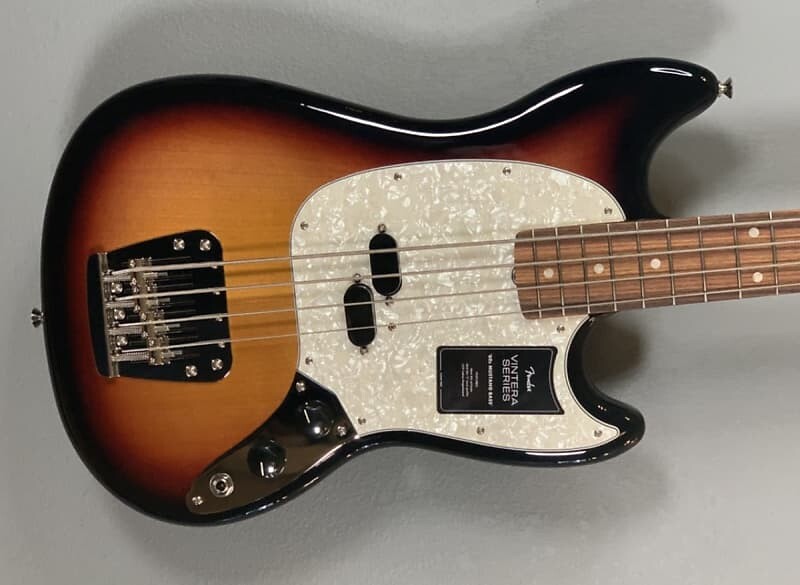 

VINTERA '60S MUSTANG BASS-3 цвета Sunburst Fender