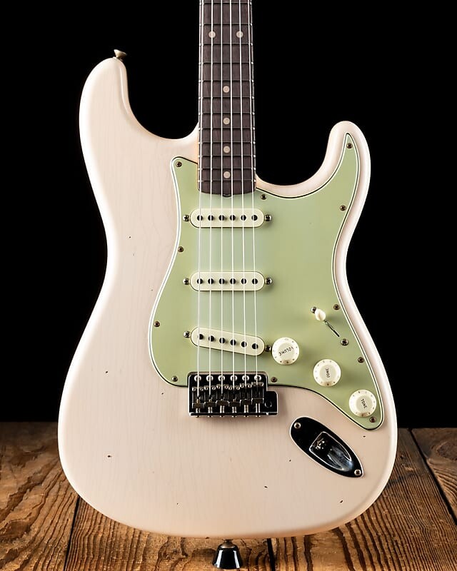 

Гитара Fender Custom Shop '60 Journeyman Stratocaster, розовый