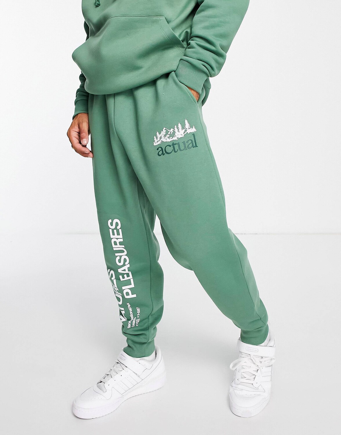 

Зеленые свободные джоггеры с принтом Natures Funs ASOS Actual co-ord