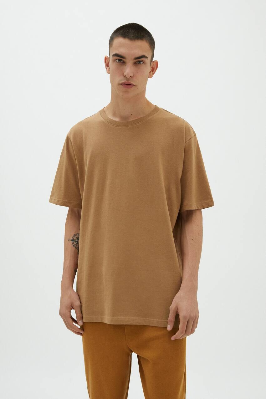 

В комплекте 3 футболки с коротким рукавом. Pull&Bear