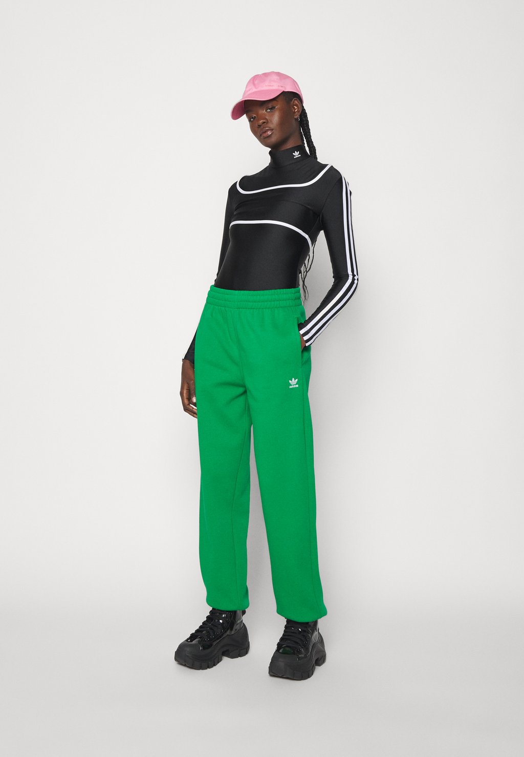 Спортивные брюки adidas Originals, зеленый – заказать по доступной цене из-за рубежа в «CDEK.Shopping»