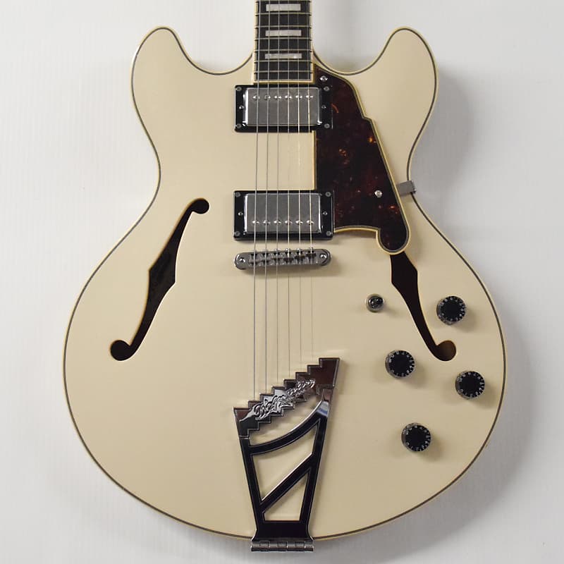 цена Электрогитара D'Angelico Premier DC Semi-Hollow Electric Guitar With Stairstep Tailpiece Champagne - Champagne