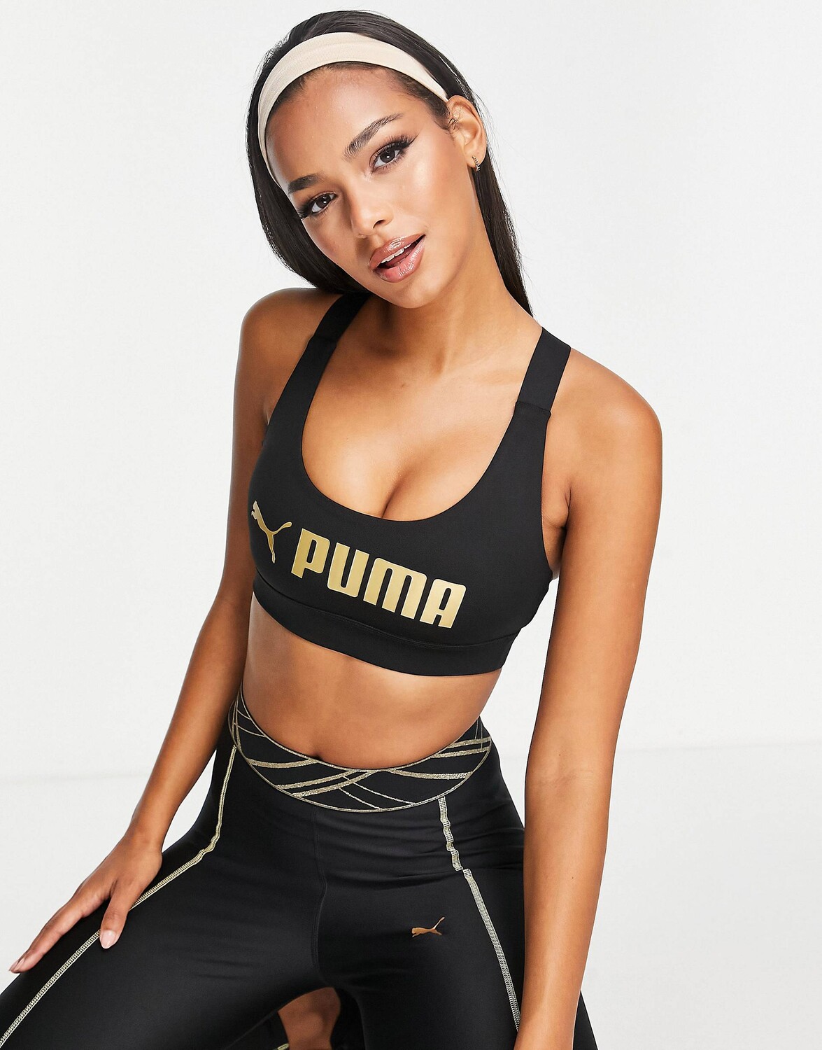 

Черный спортивный бюстгальтер со средней посадкой Puma
