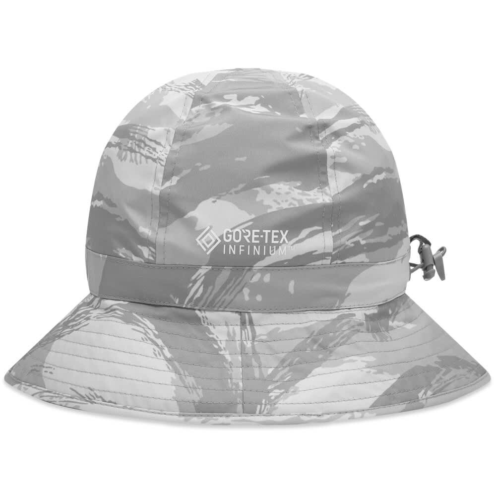 

Панама из коллаборации с камуфляжным принтом из коллаборации с HYKE Moncler Genius