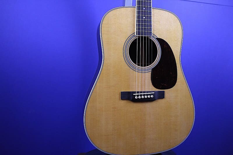 

Martin D-35 Dreadnought — натуральный с футляром M2663906 D35