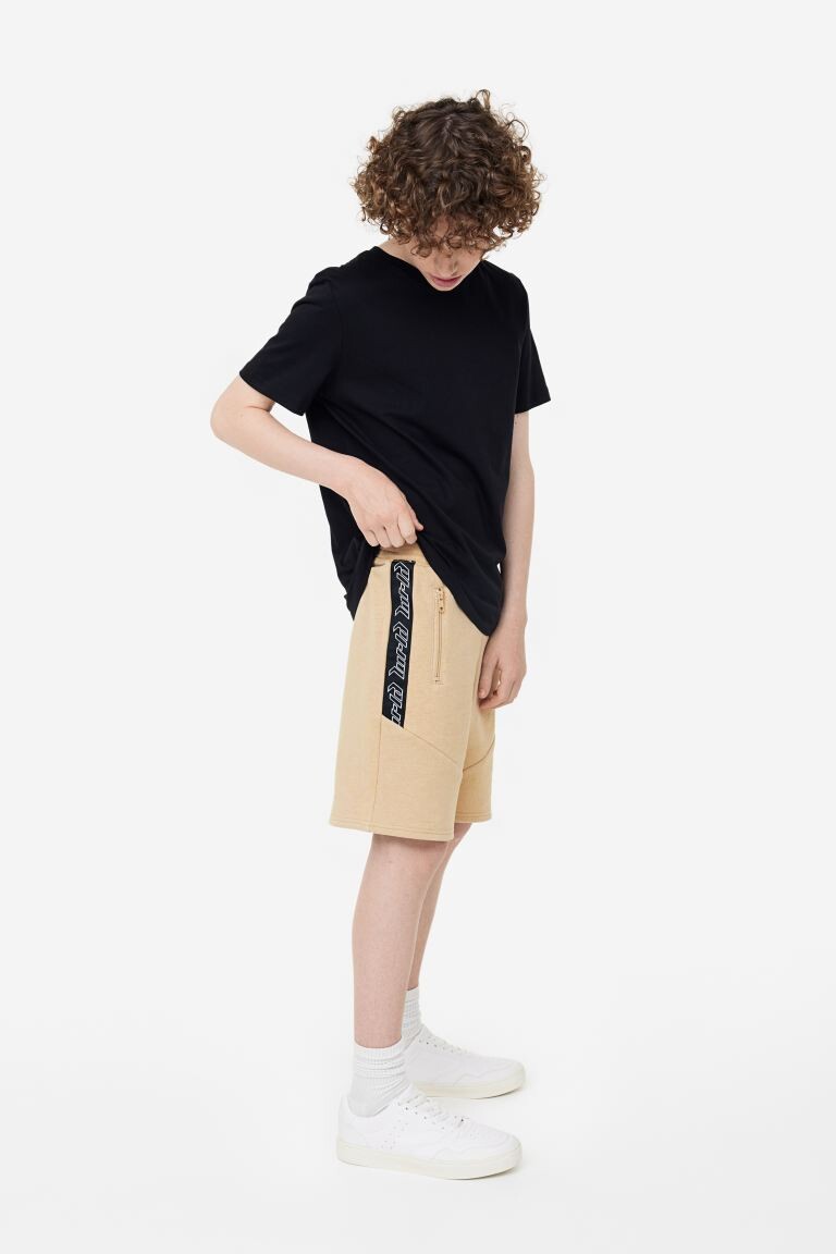 

Спортивные шорты с принтом H&M