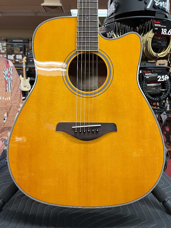 

Гитара Yamaha FGC-TA TransAcoustic Dreadnought — винтажный оттенок