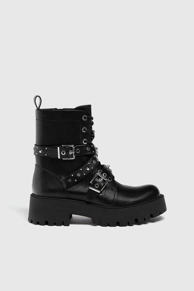 

Байкерские ботинки с заклепками PULL&BEAR