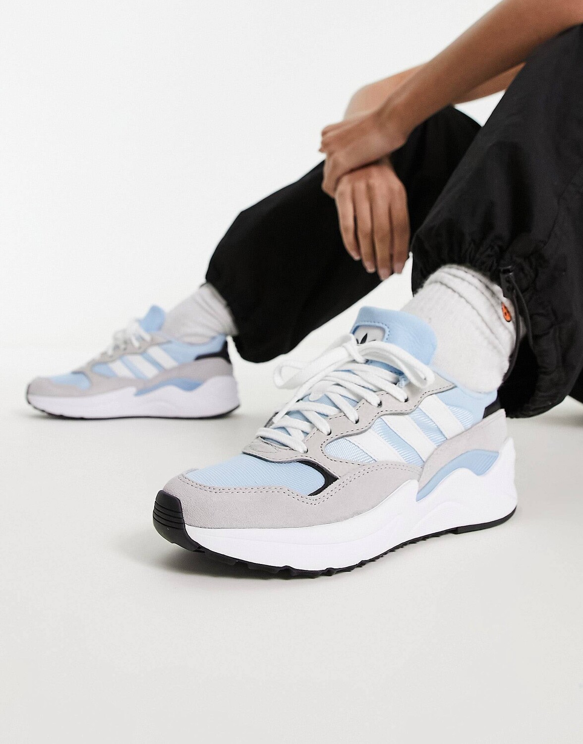 

Бледно-голубые и серые кроссовки adidas Originals Retropy Adisuper