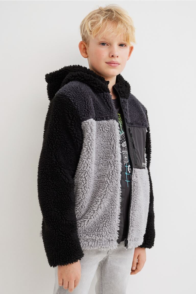 

Куртка из искусственной овчины с капюшоном H&M