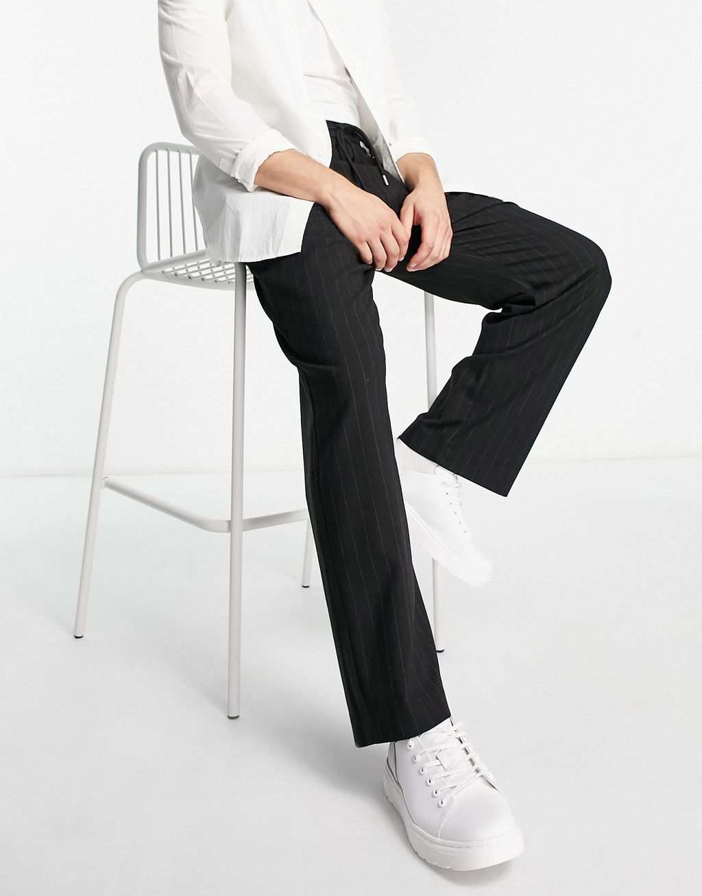 Черные элегантные широкие брюки в тонкую полоску Pull&Bear