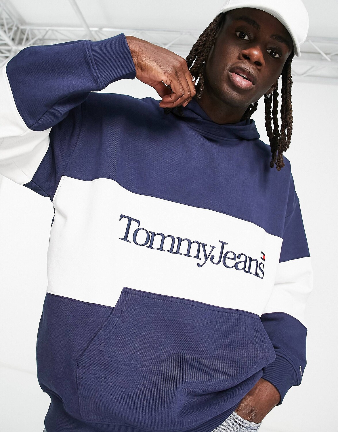 

Темно-синее худи в стиле колор-блок с логотипом Tommy Jeans
