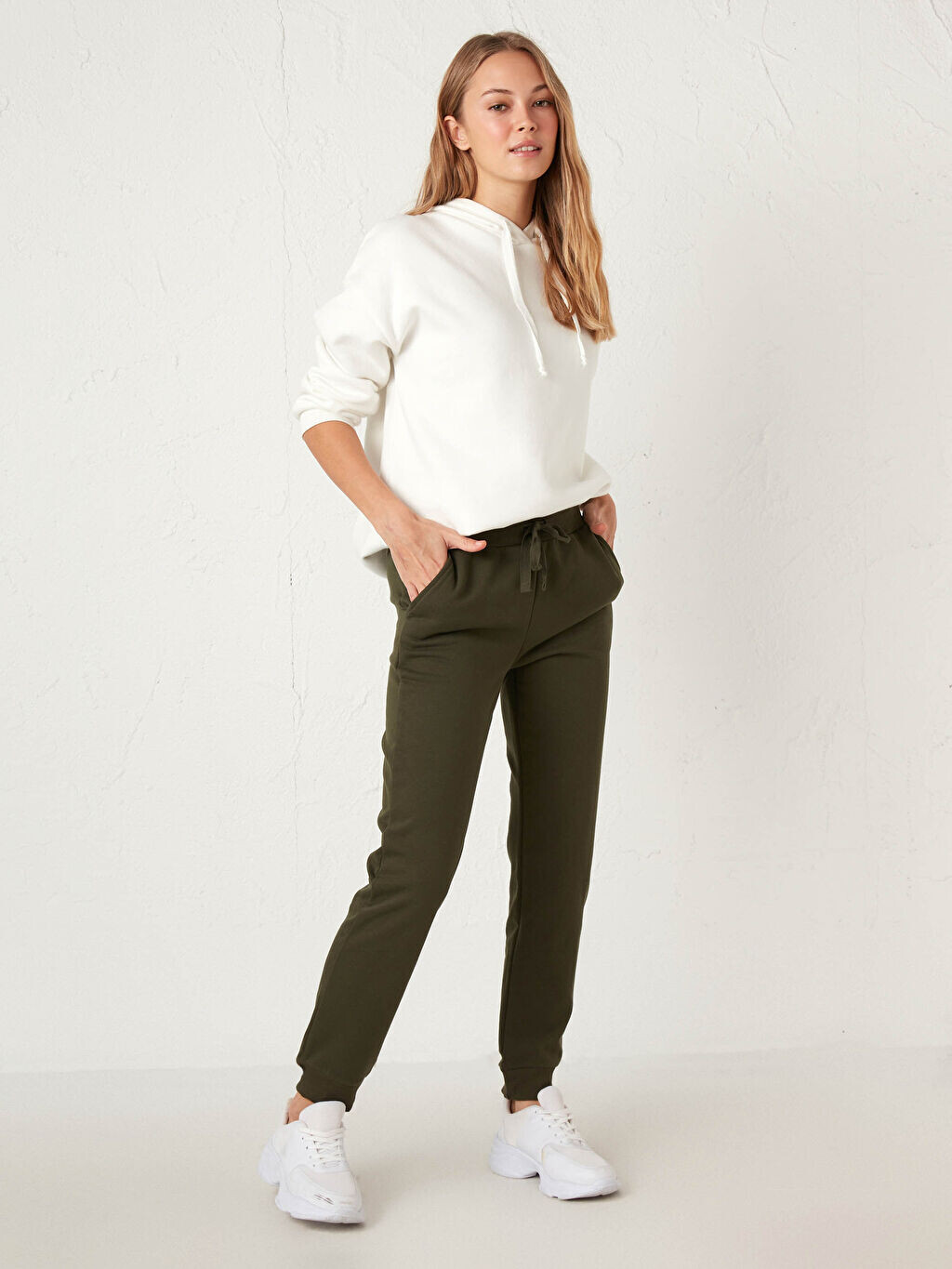 

Низ спортивного костюма Jogger с эластичной резинкой на талии LCW Casual