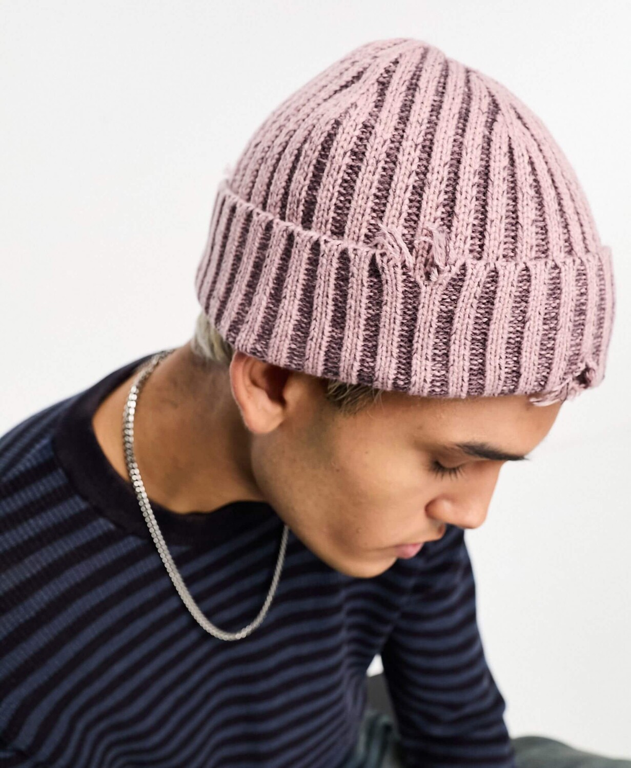 

Шапка-бини Asos Design Distressed, розово-сиреневый