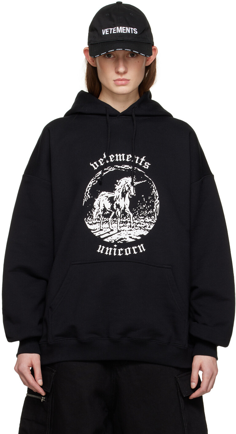 

Черная волшебная толстовка с единорогом VETEMENTS