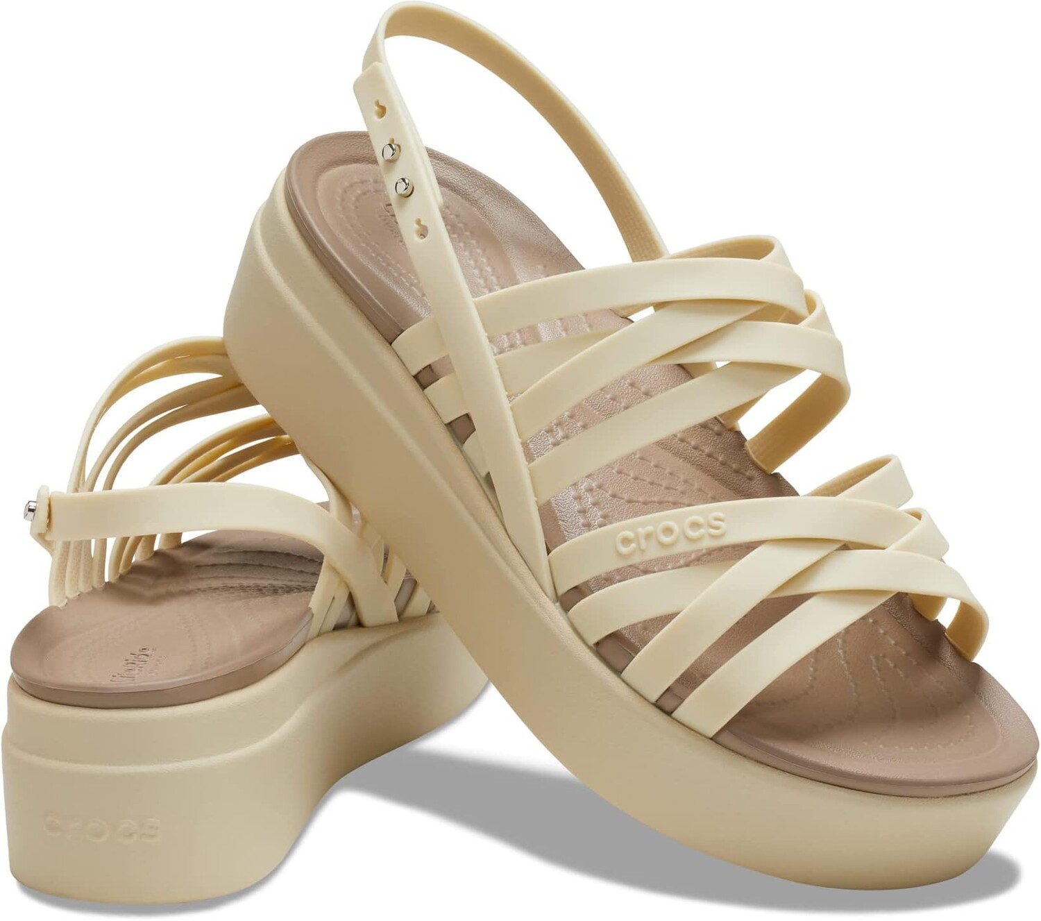 

Босоножки Brooklyn Strappy Low Wedge Crocs, цвет Bone