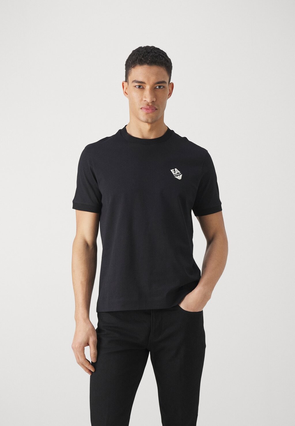 

Футболка с принтом Emporio Armani, цвет black