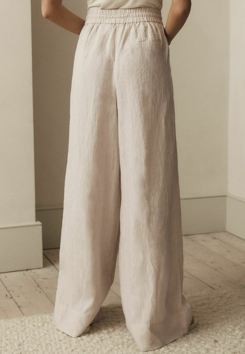 

Ткань брюк Premium Wide Leg Next, натуральная