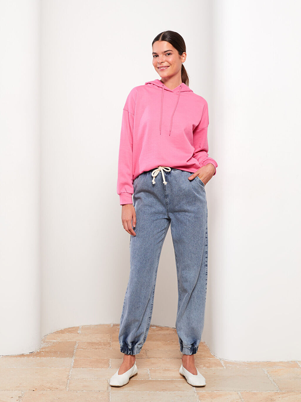 

Женские джинсы Mom Fit с эластичной резинкой на талии LCW Modest