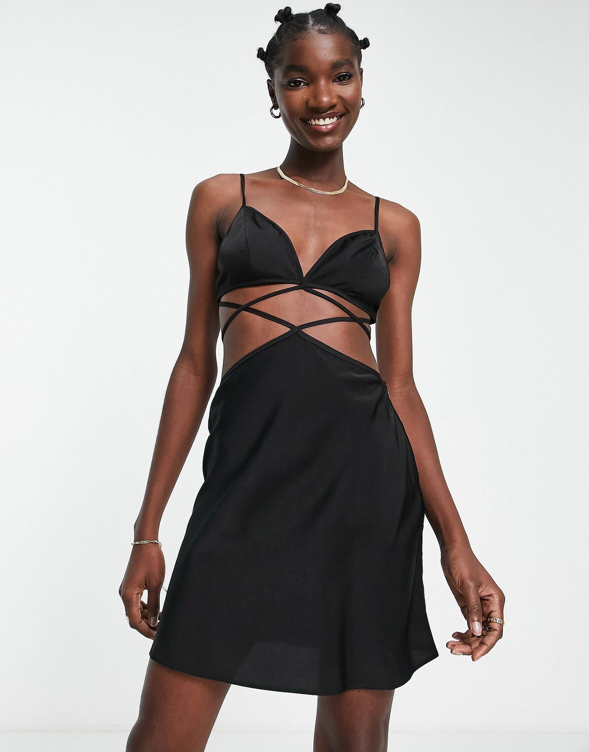 

Черное атласное платье мини через плечо с ремешками ASOS DESIGN, Черный