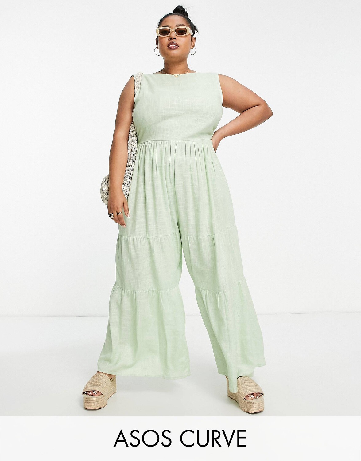 

Светло-коричневый комбинезон из льняного халата с завязками на спине ASOS DESIGN Curve