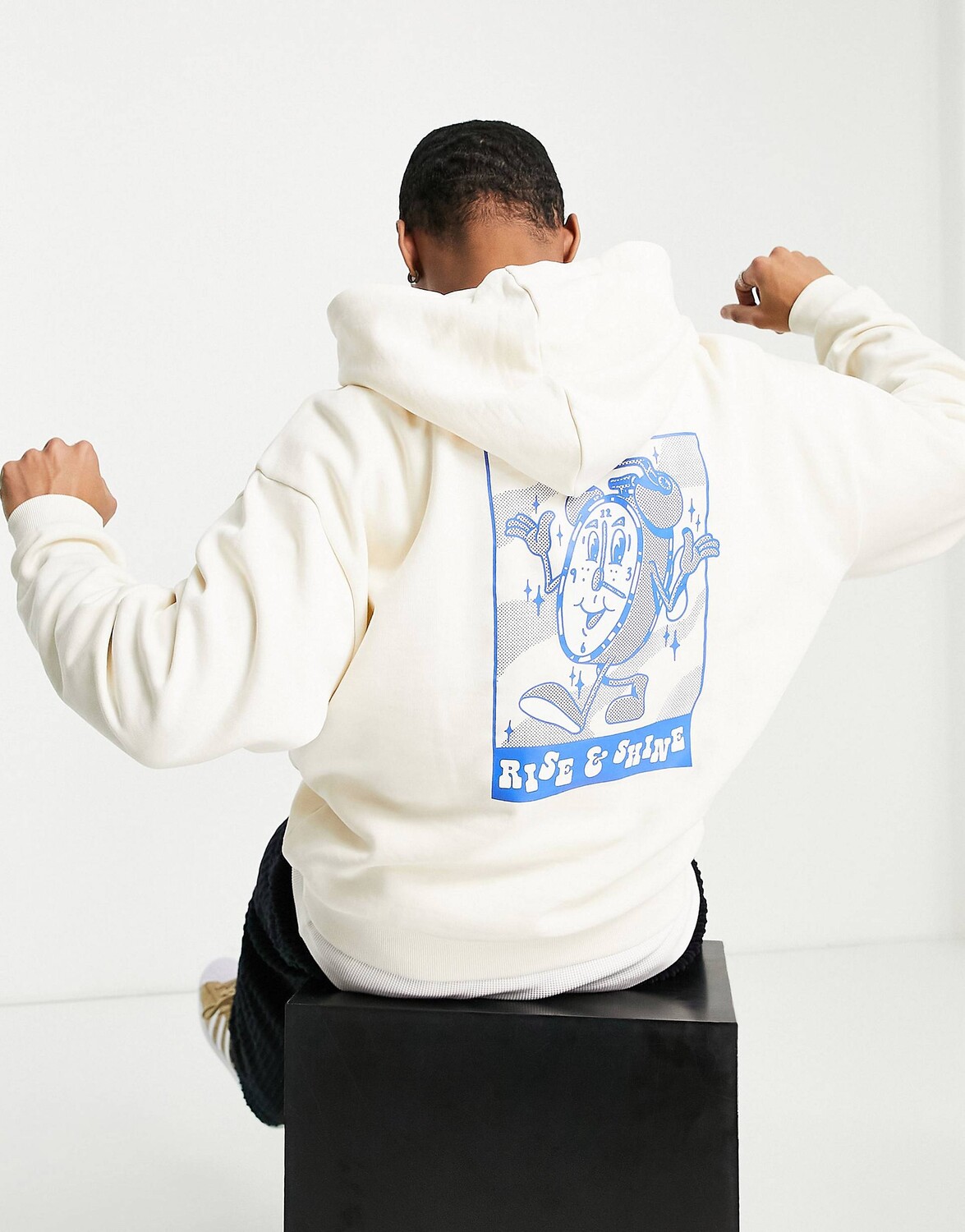 

Бежевая толстовка оверсайз с мультяшным принтом часов ASOS DESIGN