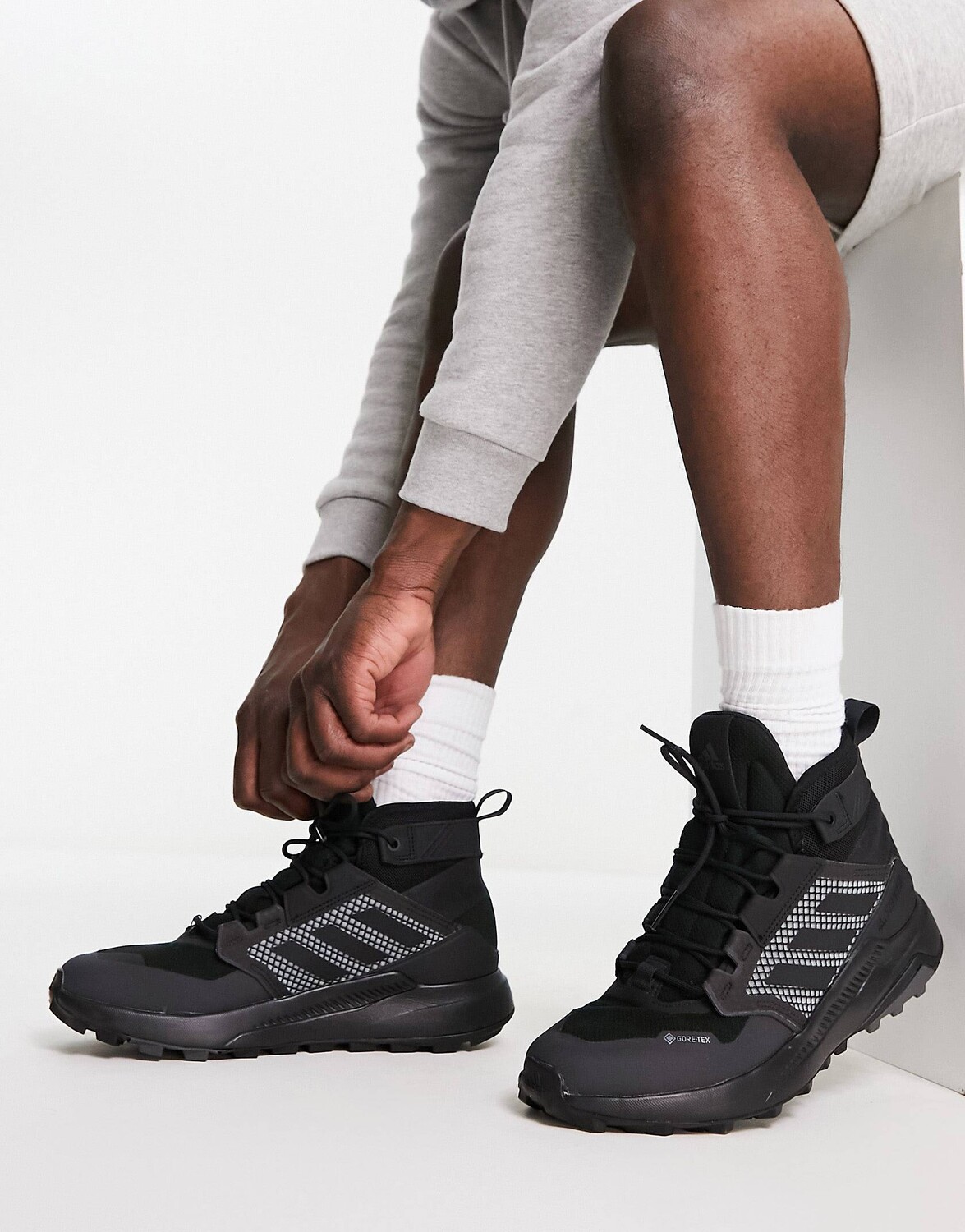 

Черные кроссовки adidas Terrex Trailmaker Mid GTX