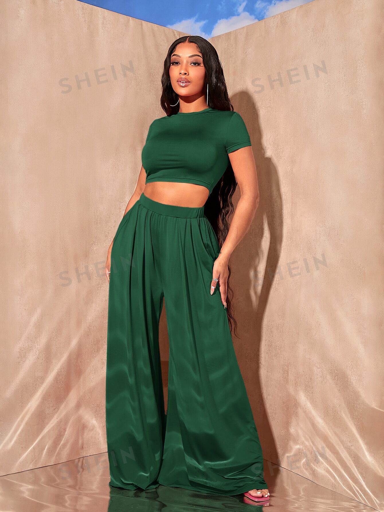 SHEIN SXY Женская укороченная футболка однотонного цвета и широкие плиссированные брюки 2 шт./компл., темно-зеленый