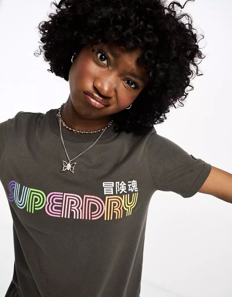 

Черная футболка с короткими рукавами в стиле ретро и радугой Superdry