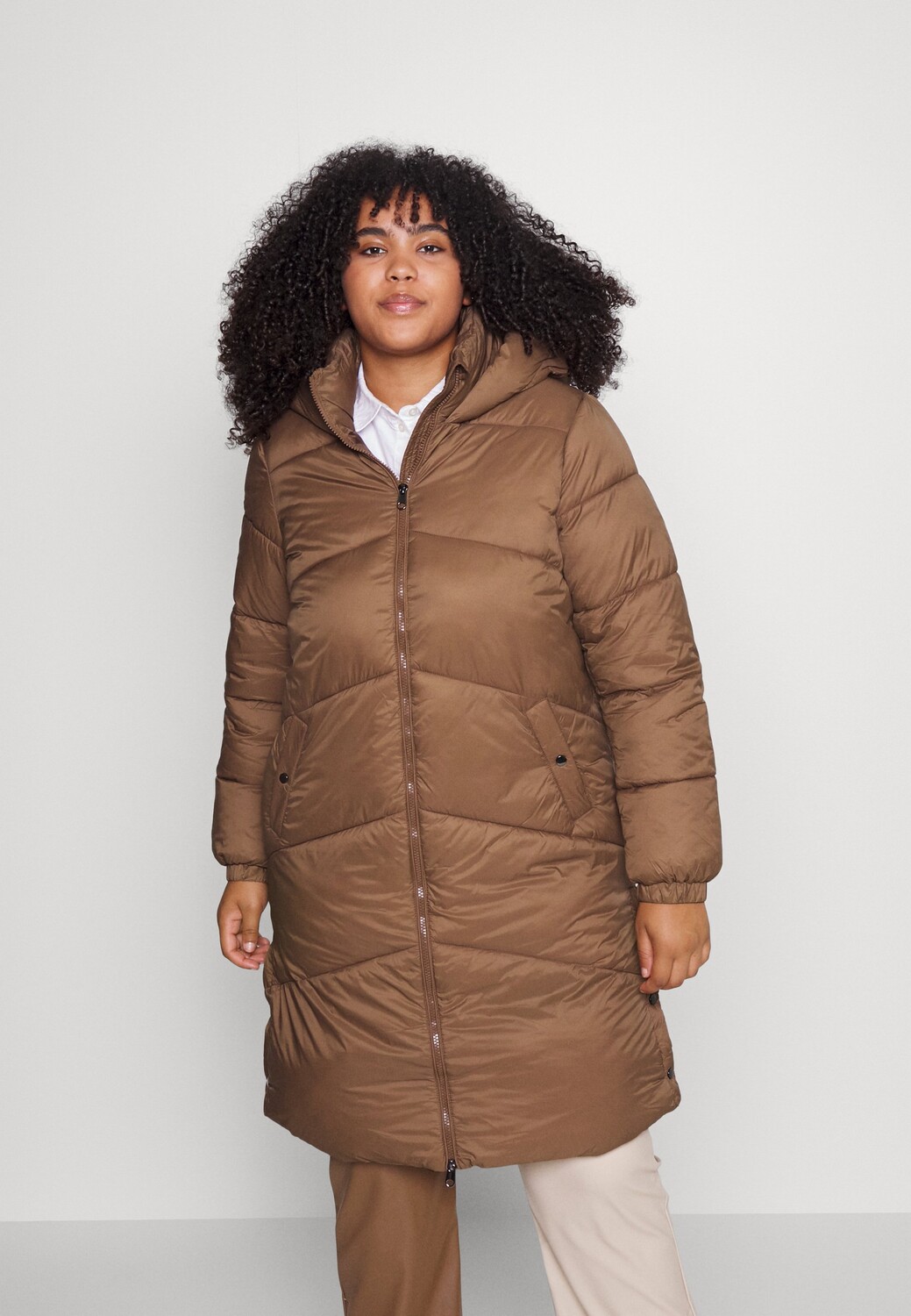 

Пальто Vero Moda Curve, коричневый