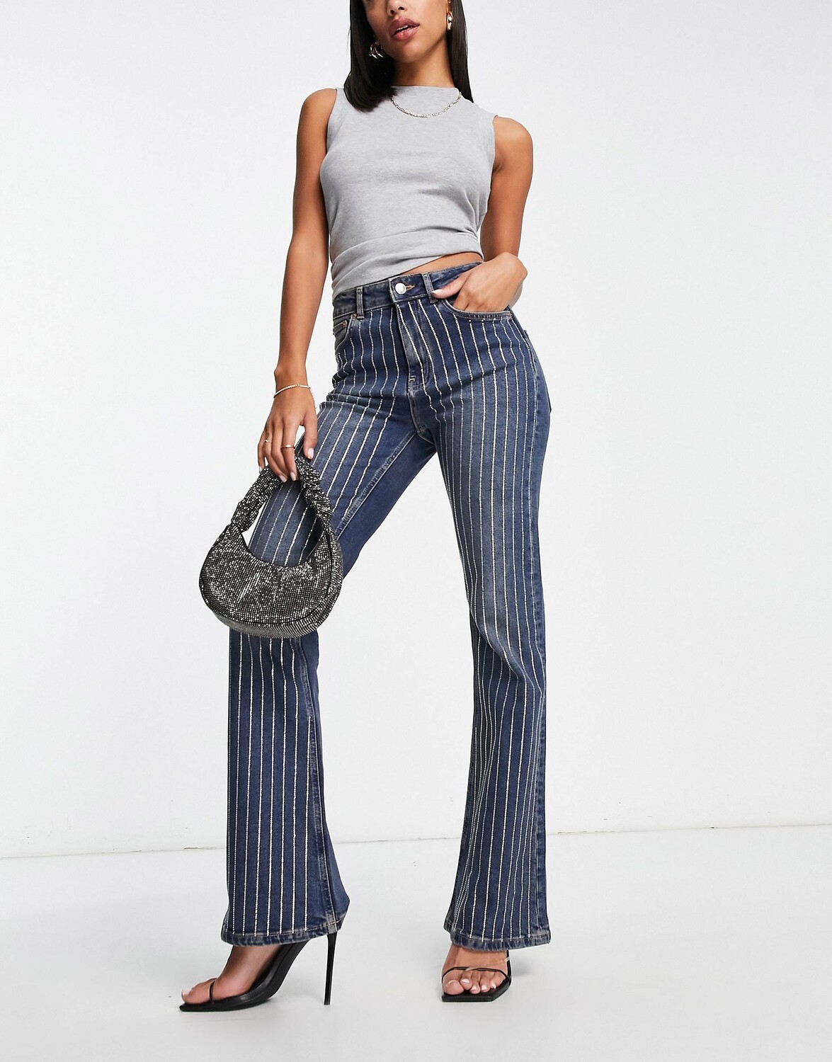 

Синие расклешенные джинсы в тонкую полоску со стразами ASOS DESIGN