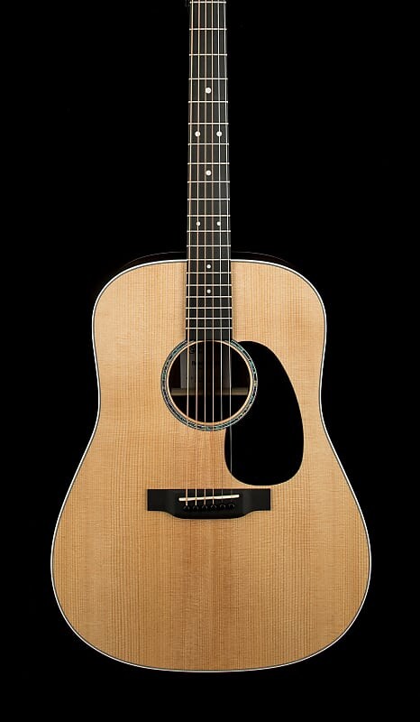 

Martin D-13E #17044 с заводской гарантией и чехлом!
