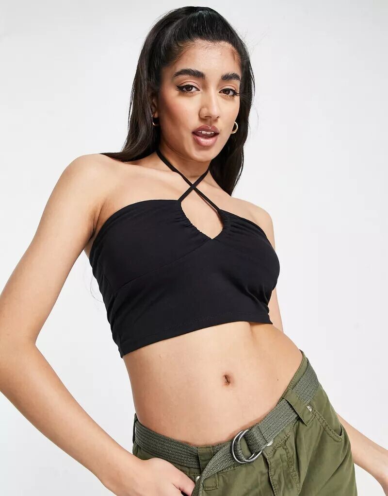 

Черный топ без бретелек с вырезом через шею Monki
